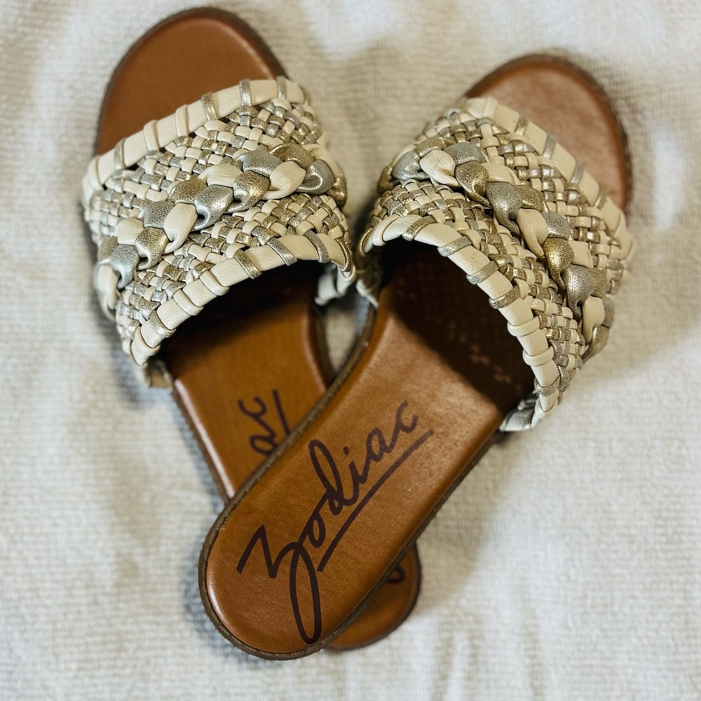 Zodiac women slides size 8 1/2